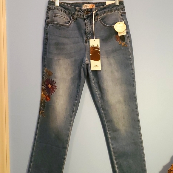CB Royalty Womans Mid Rise Straight Jean, Size 6 - Picture 2 of 16
